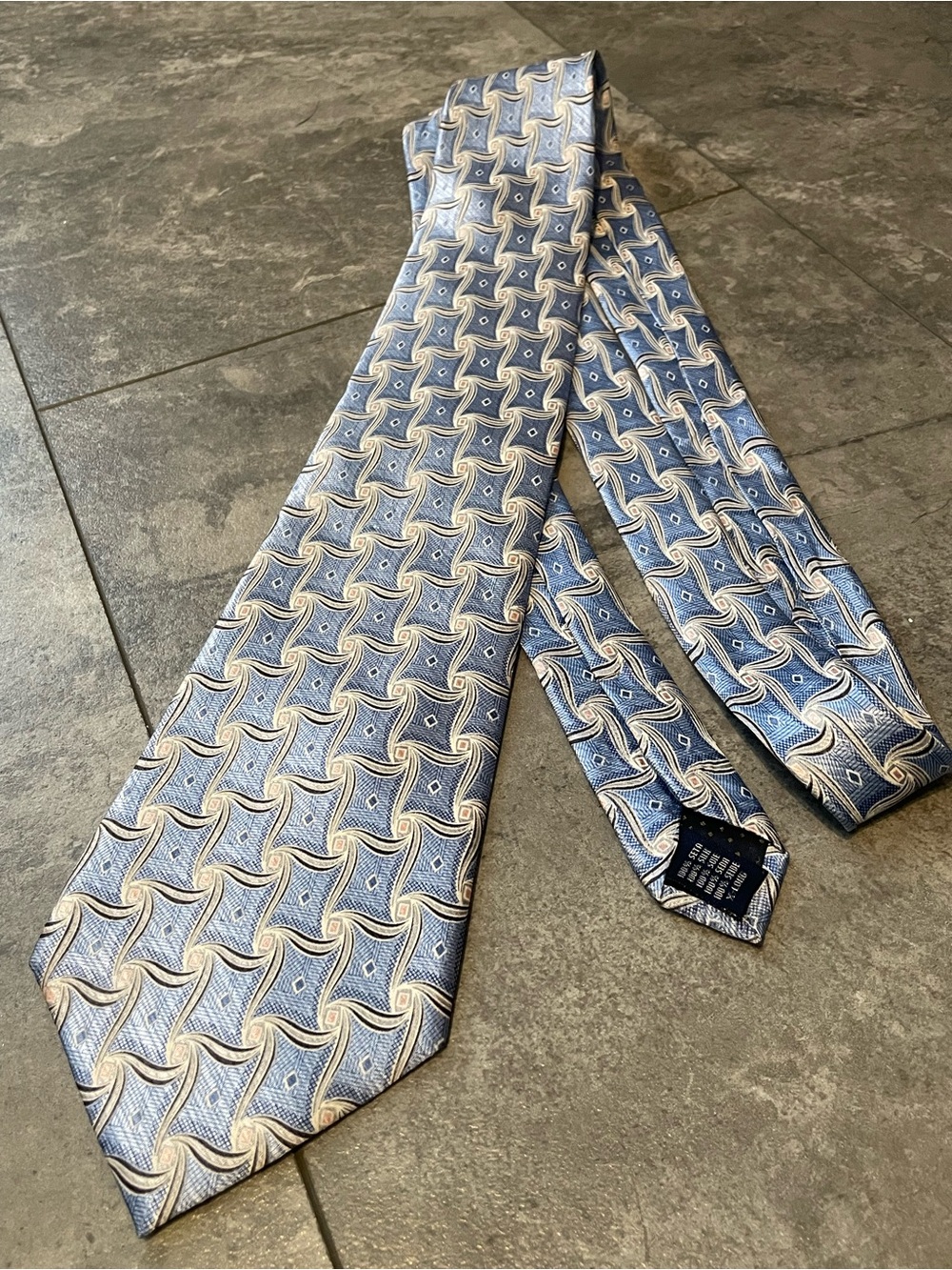 Handmade 100% silk vintage tie